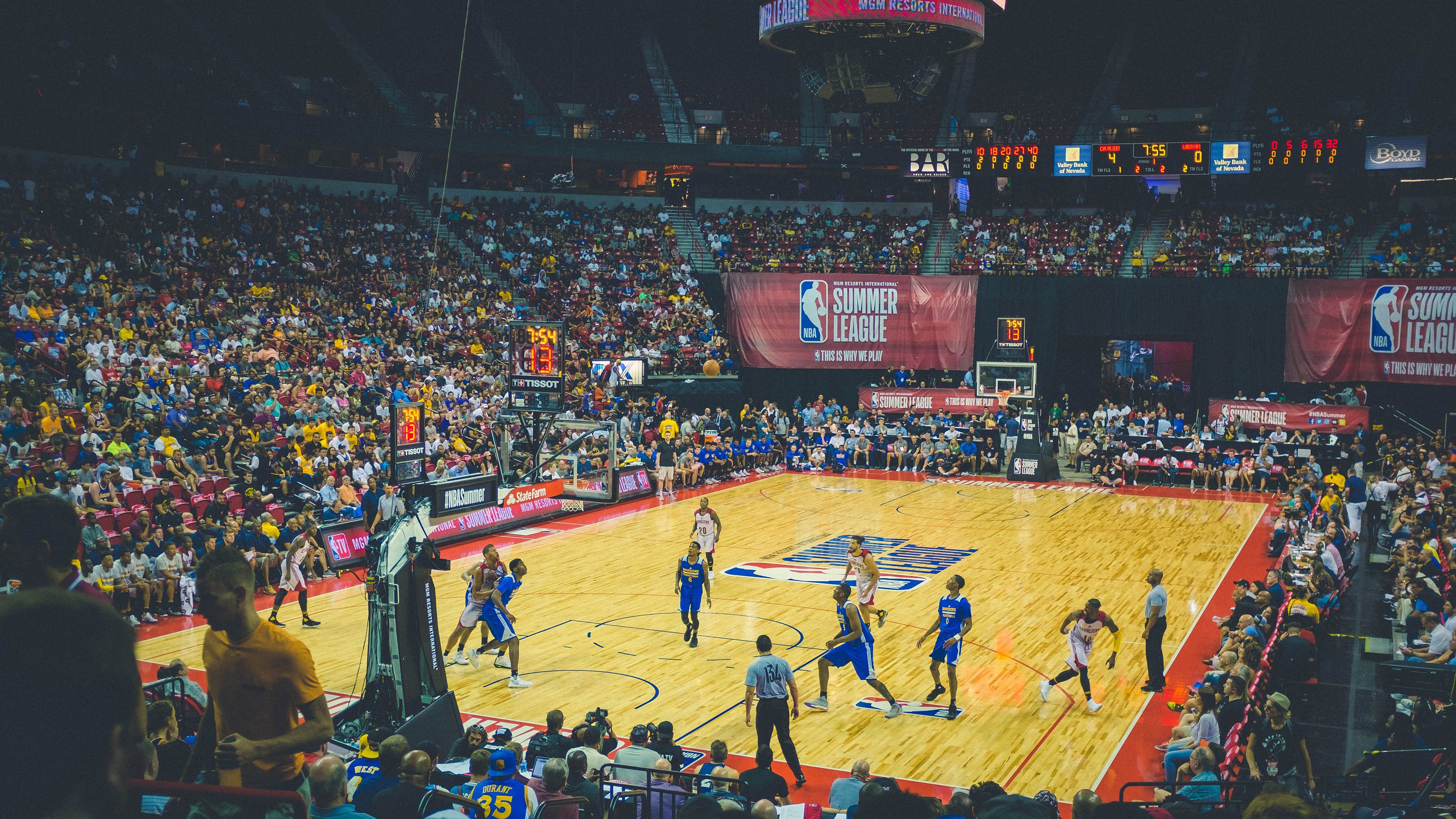 开云电子竞技-娱乐篮球：明星比赛中的搞笑瞬间盘点，明星打篮球比赛的节目